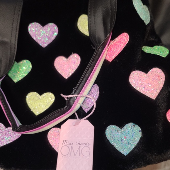 Miss Gwen's OMG Accessories Plush Heart-Patched Medium Duffle Bag NWT - Picture 4 of 4